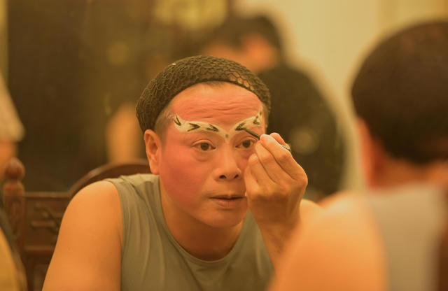 Nét đặc sắc đằng sau cánh gà của nghệ thuật tuồng Nét đặc sắc đằng sau cánh gà của nghệ thuật tuồng