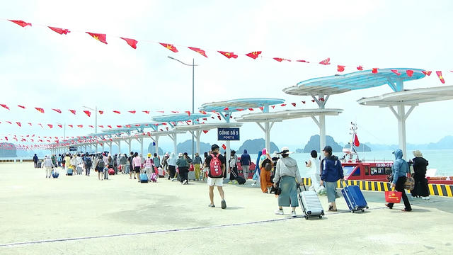 Nghỉ lễ giỗ tổ Hùng Vương: Khách đi các tuyến đảo Vân Đồn, Cô Tô tăng gấp 5 lần năm ngoái