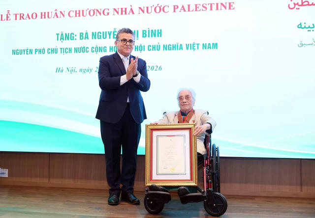 Trao Huân chương “Ngôi sao Công trạng” của Nhà nước Palestine tặng nguyên Phó Chủ tịch nước Nguyễn Thị Bình