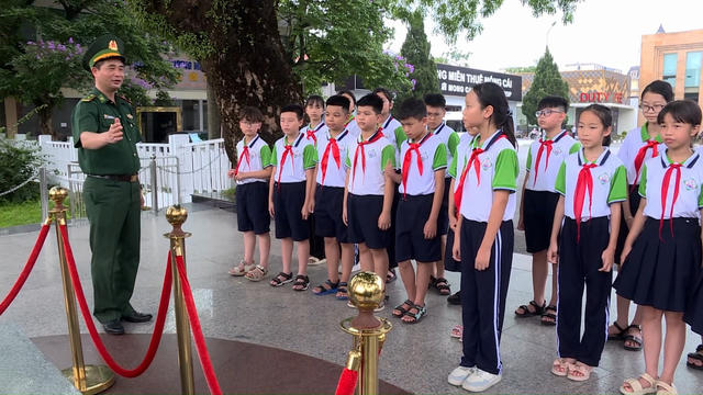 Nhân lên tình yêu nước từ những "Tiết học biên cương"