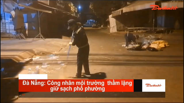 Đà Nẵng: Công nhân môi trường thầm lặng giữ sạch phố phường 