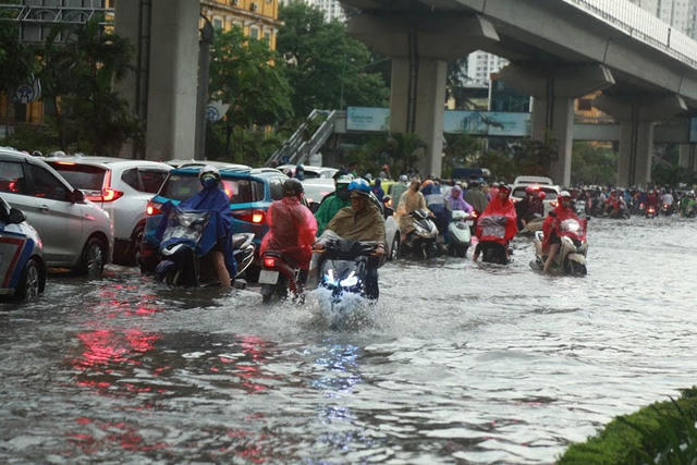 [SHORT] Không để xảy ra ách tắc giao thông do mưa lớn tại Hà Nội