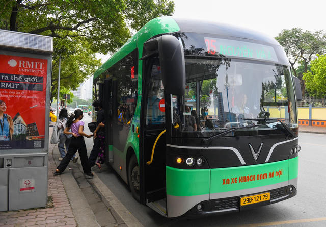 [SHORT] Hà Nội miễn phí toàn bộ vé xe buýt, tàu điện trong 5 ngày nghỉ lễ Quốc khánh