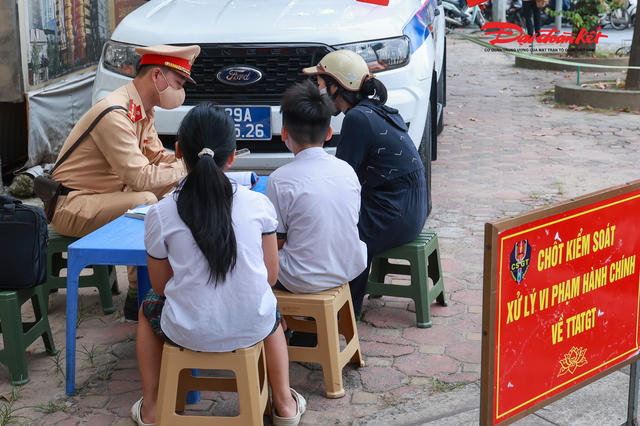 Đầu năm học, CSGT Hà Nội siết vi phạm giao thông ở học sinh