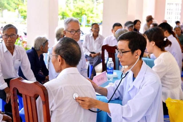 [SHORT] 5 nhóm người có thể được tăng mức hỗ trợ đóng BHYT 