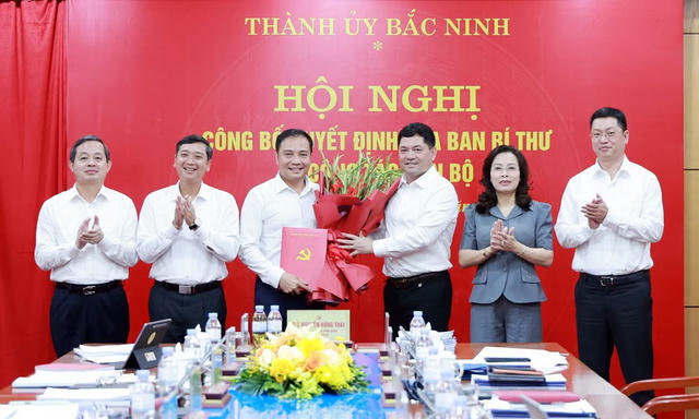 [SHORT] Phê chuẩn kết quả bầu chức vụ Phó Chủ tịch UBND TP Bắc Ninh và tỉnh Hưng Yên